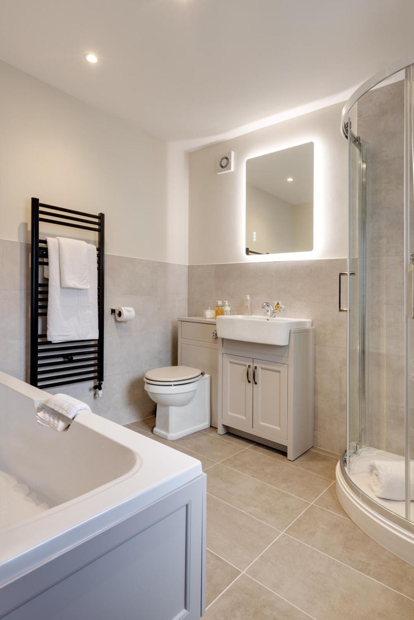 Stone Villa Chester Exterior foto A bathroom